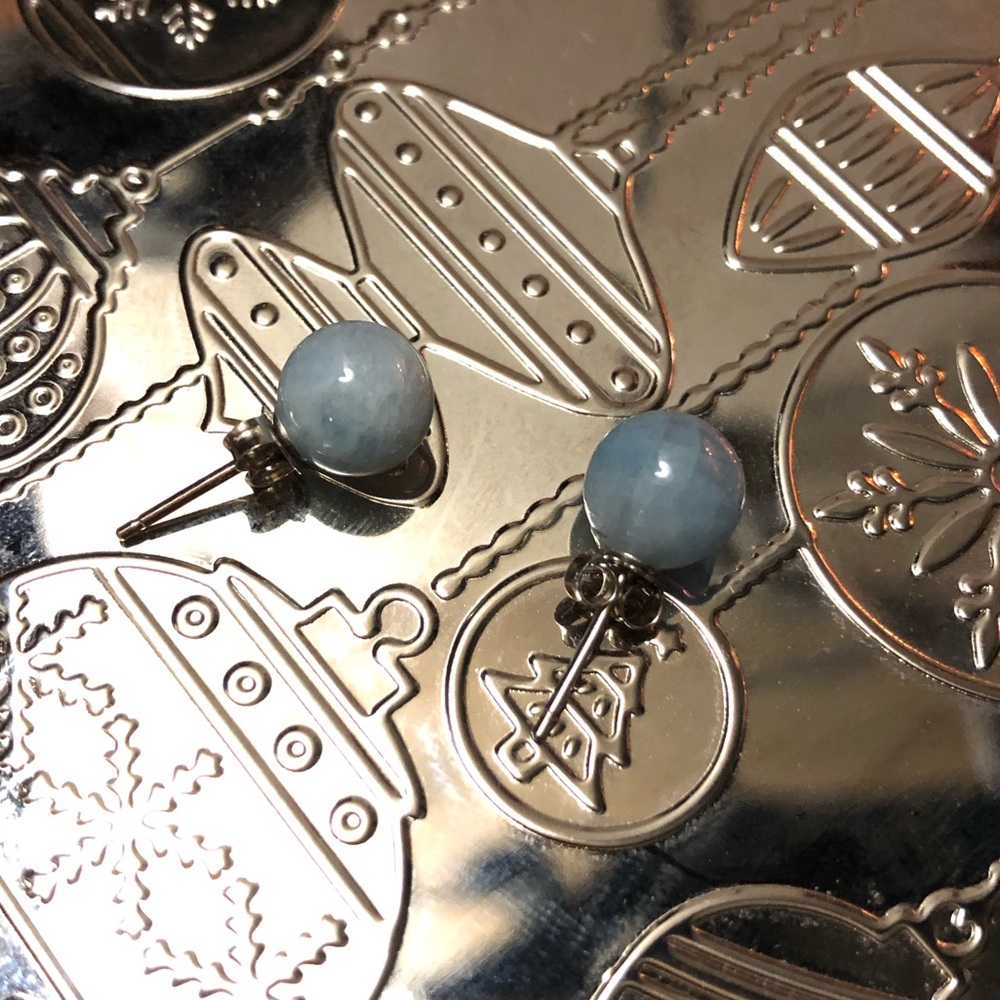 Freshwater Pearl blue in Color